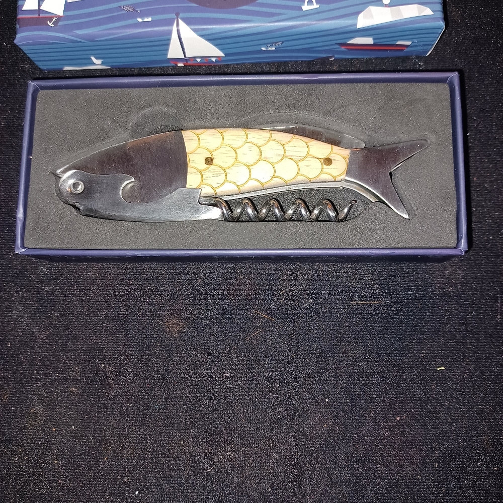 Wine bottle opener